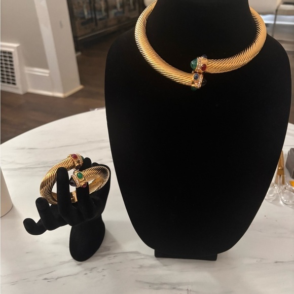 Givenchy Jewel Twist Cable Hinge
Torque Necklace and bracelet set 1980’s - Picture 3 of 15